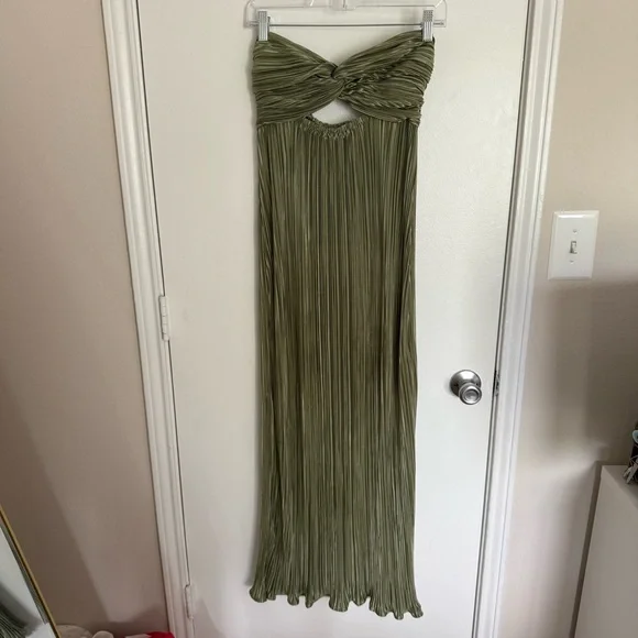 Hello Molly Olive Green Pleated Dress NWT - Picture 1 of 3